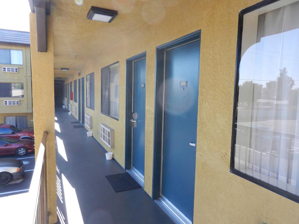 Simply Home Inn & Suites - Riverside Luaran gambar