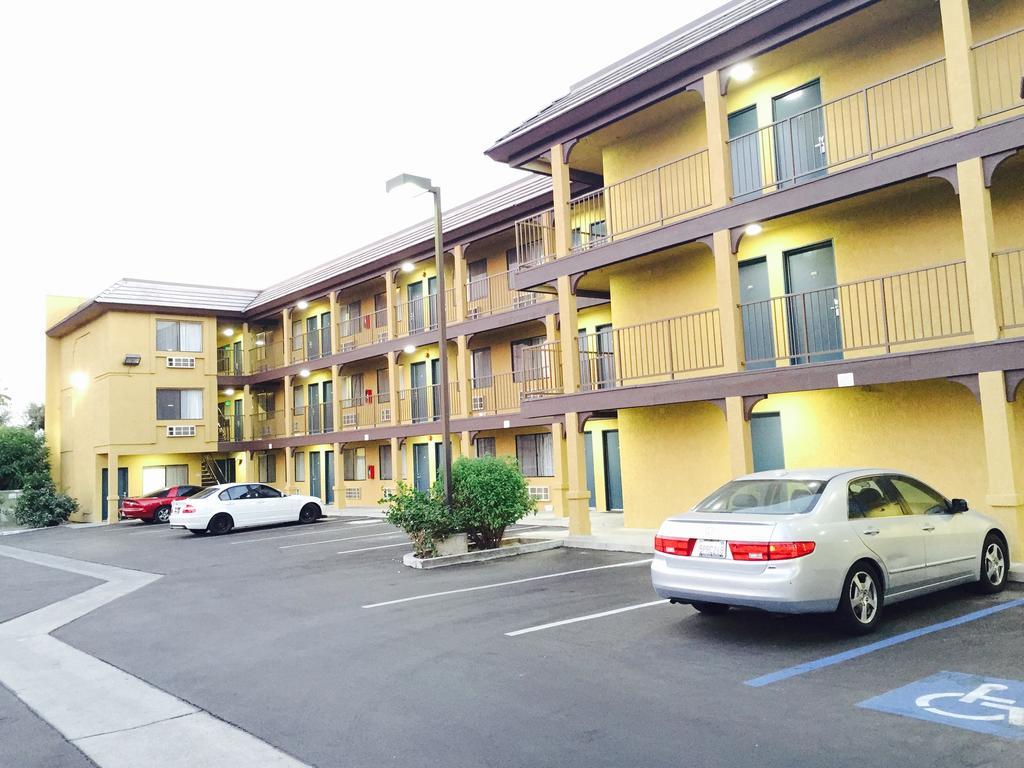Simply Home Inn & Suites - Riverside Luaran gambar