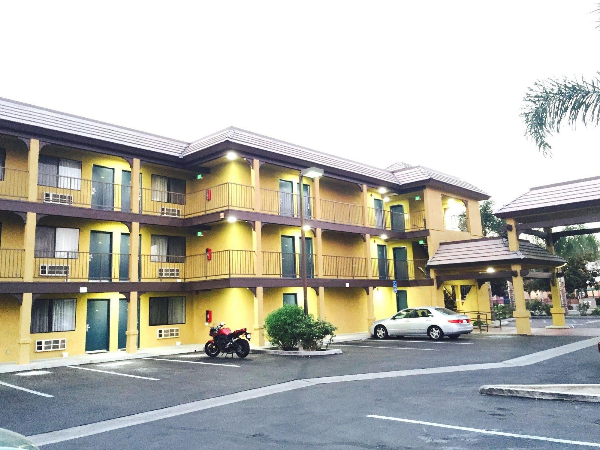 Simply Home Inn & Suites - Riverside Luaran gambar
