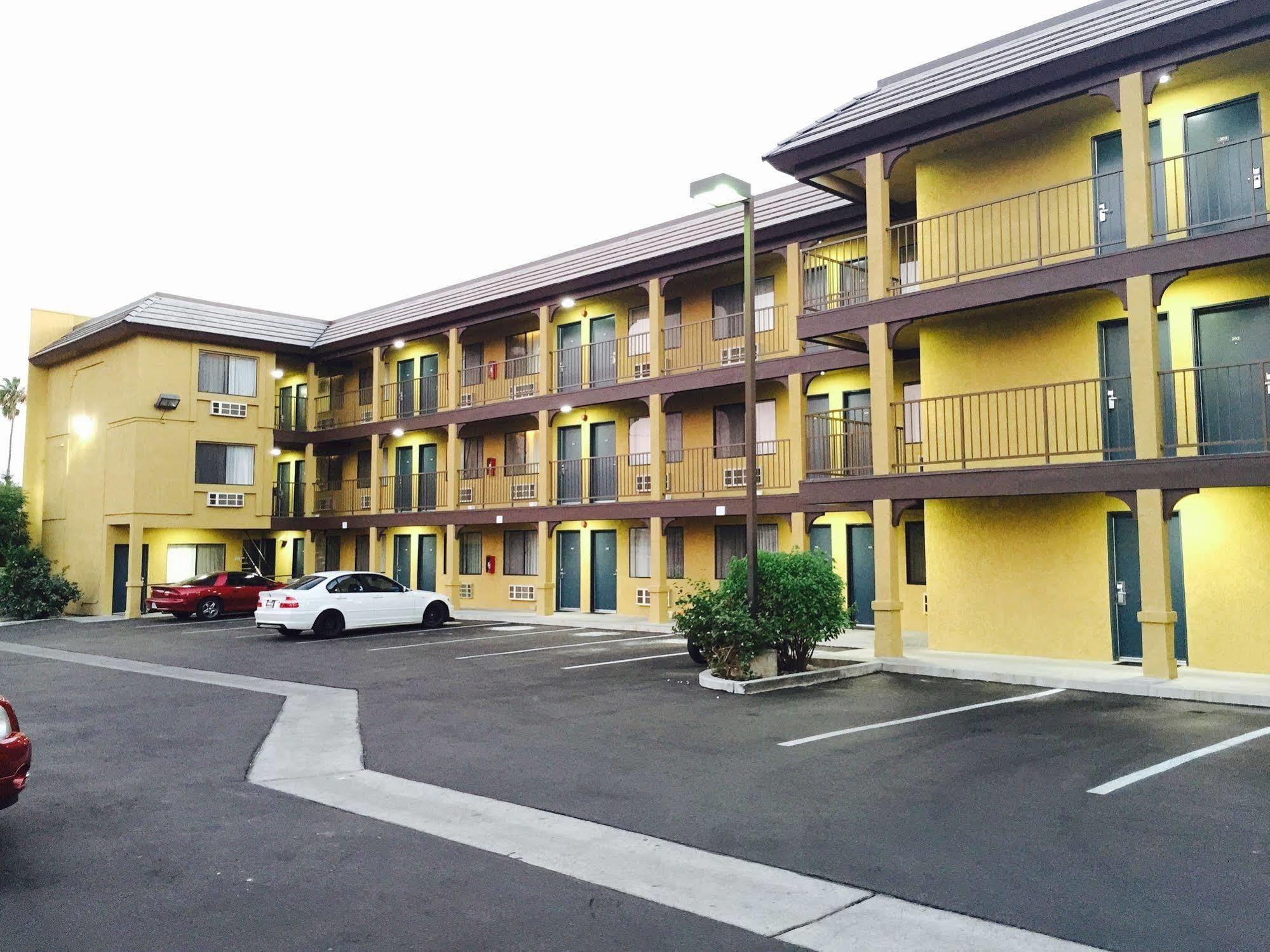 Simply Home Inn & Suites - Riverside Luaran gambar