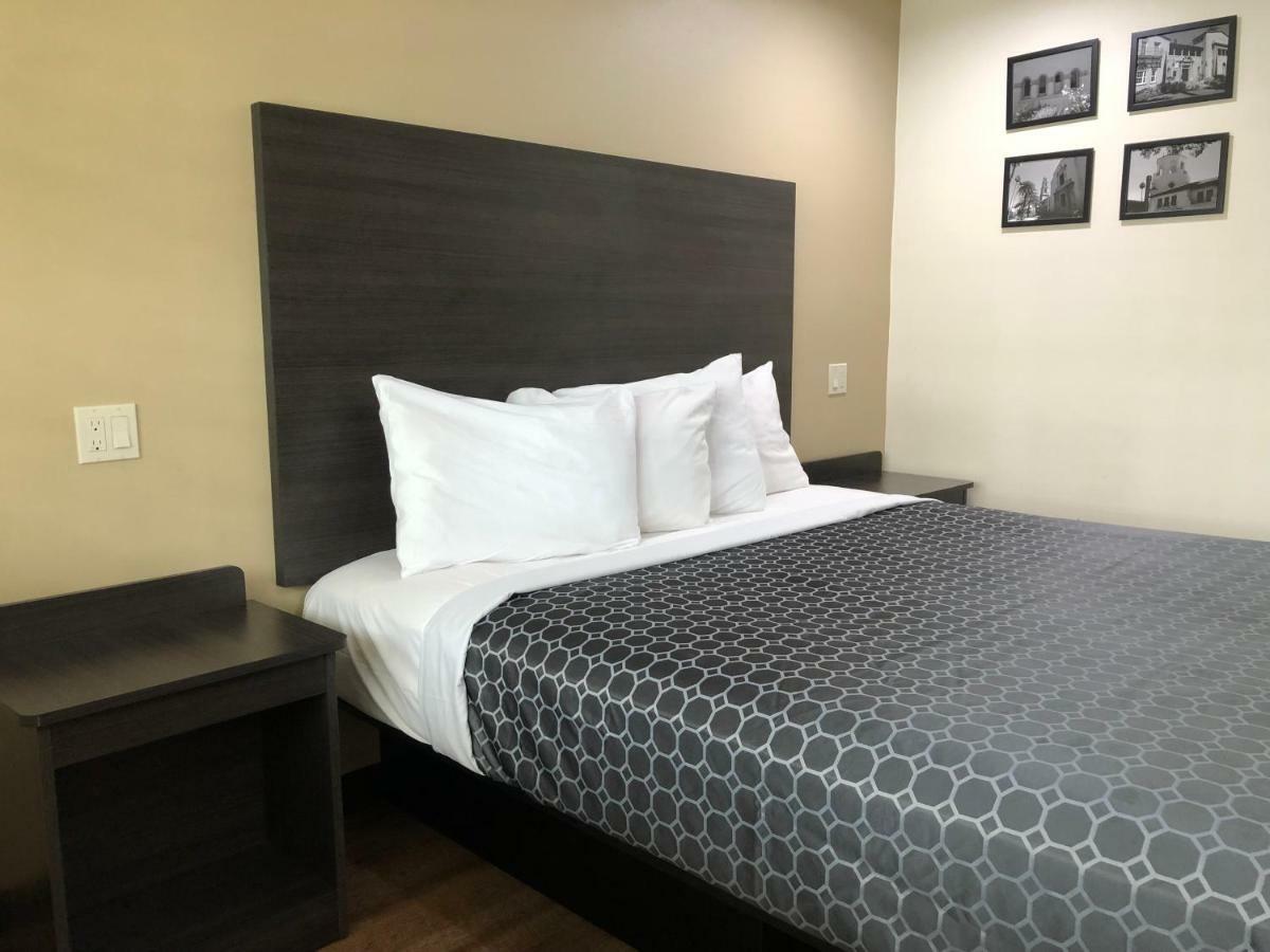 Simply Home Inn & Suites - Riverside Luaran gambar